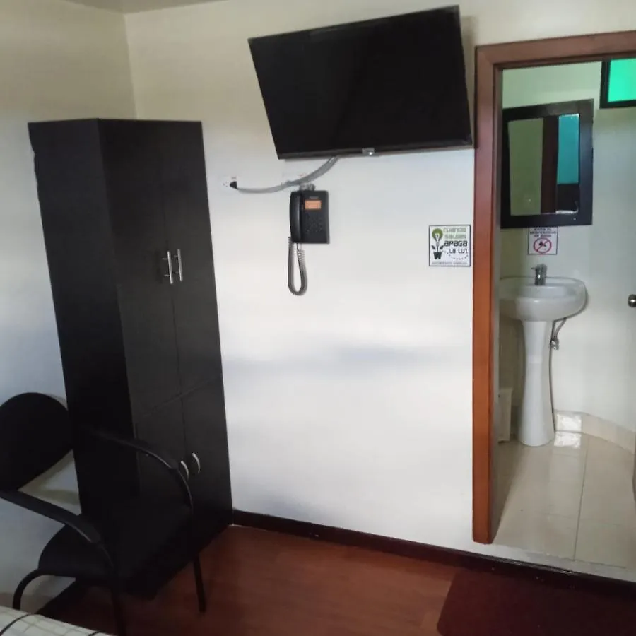 Hostal Cridmy Quito 0*,  Ecuador